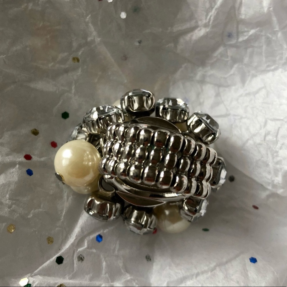 Pearl Rhinestone Stretch Ring - Picture 4 of 5